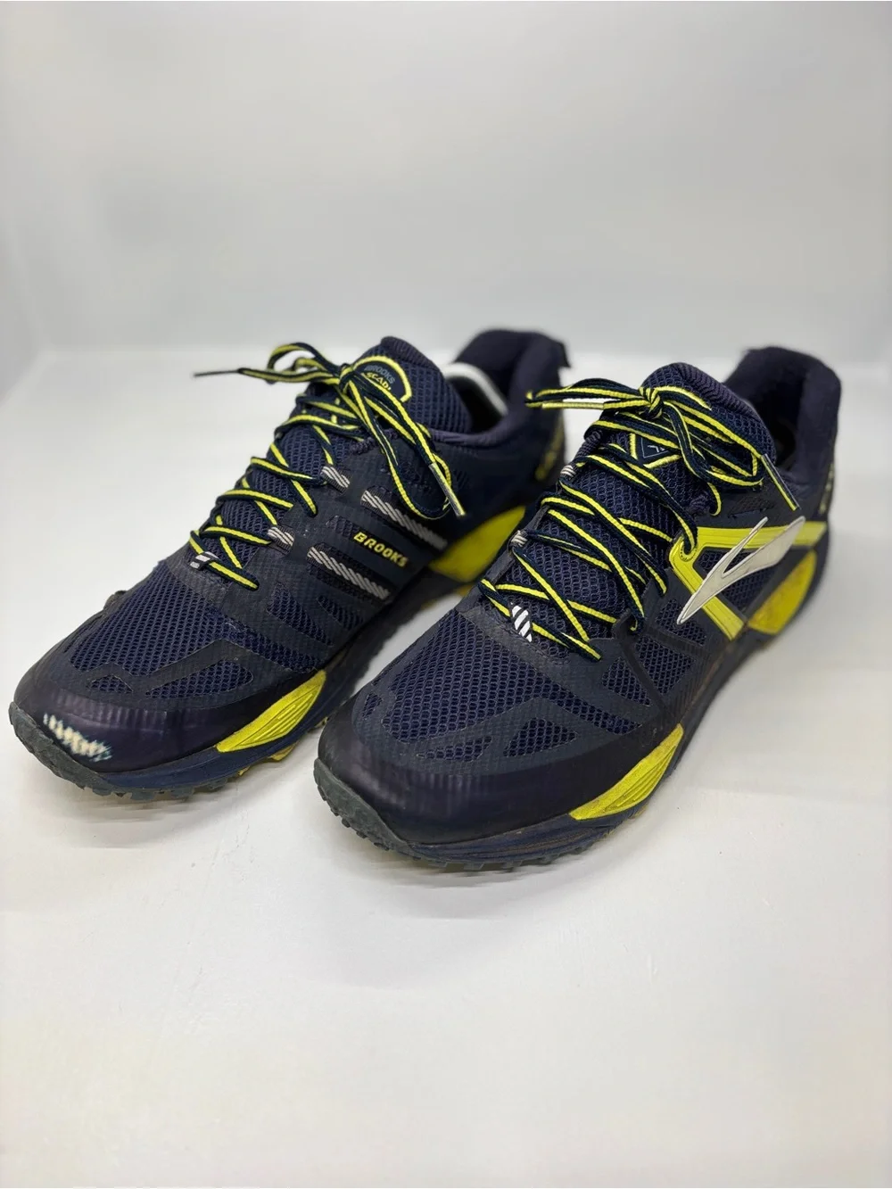 Brooks Cascadia 10 Trail Running Shoes Men’s 12 Navy Yellow 110187